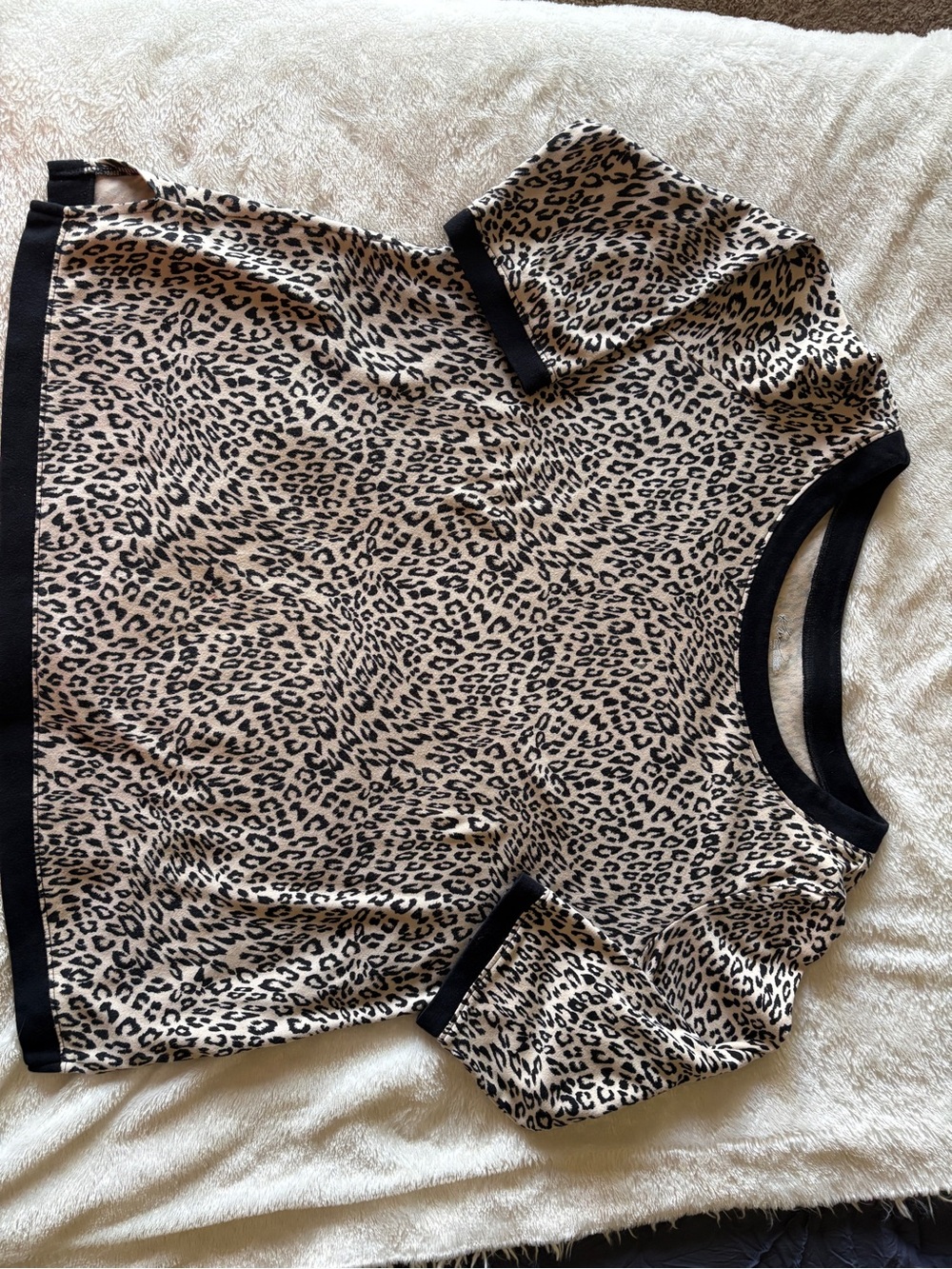 Women’s Leopard Print 3/4 Sleeve Crew Neck Sweater - Black Trim
